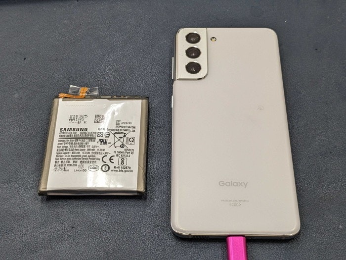 Galaxy A21 膨張　膨らみ　背面　浮き　落ちる　バッテリー　交換