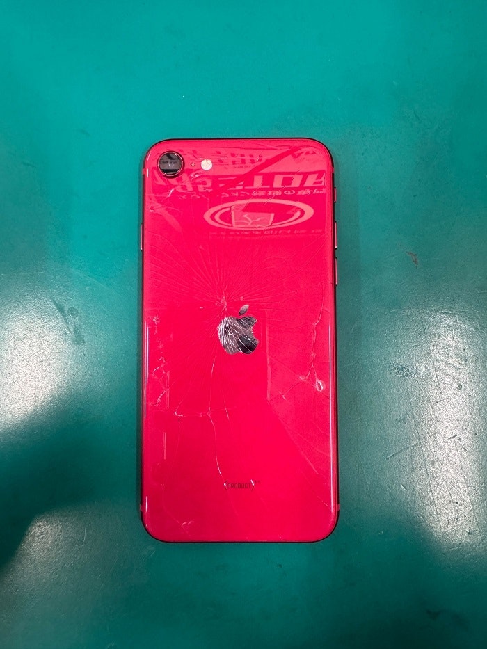 iPhoneSE2　豊川市　iPhone修理　iPhone　修理　スマホ修理　背面修理　バックパネル修理　豊川　豊橋　新城　蒲郡　湖西　浜松