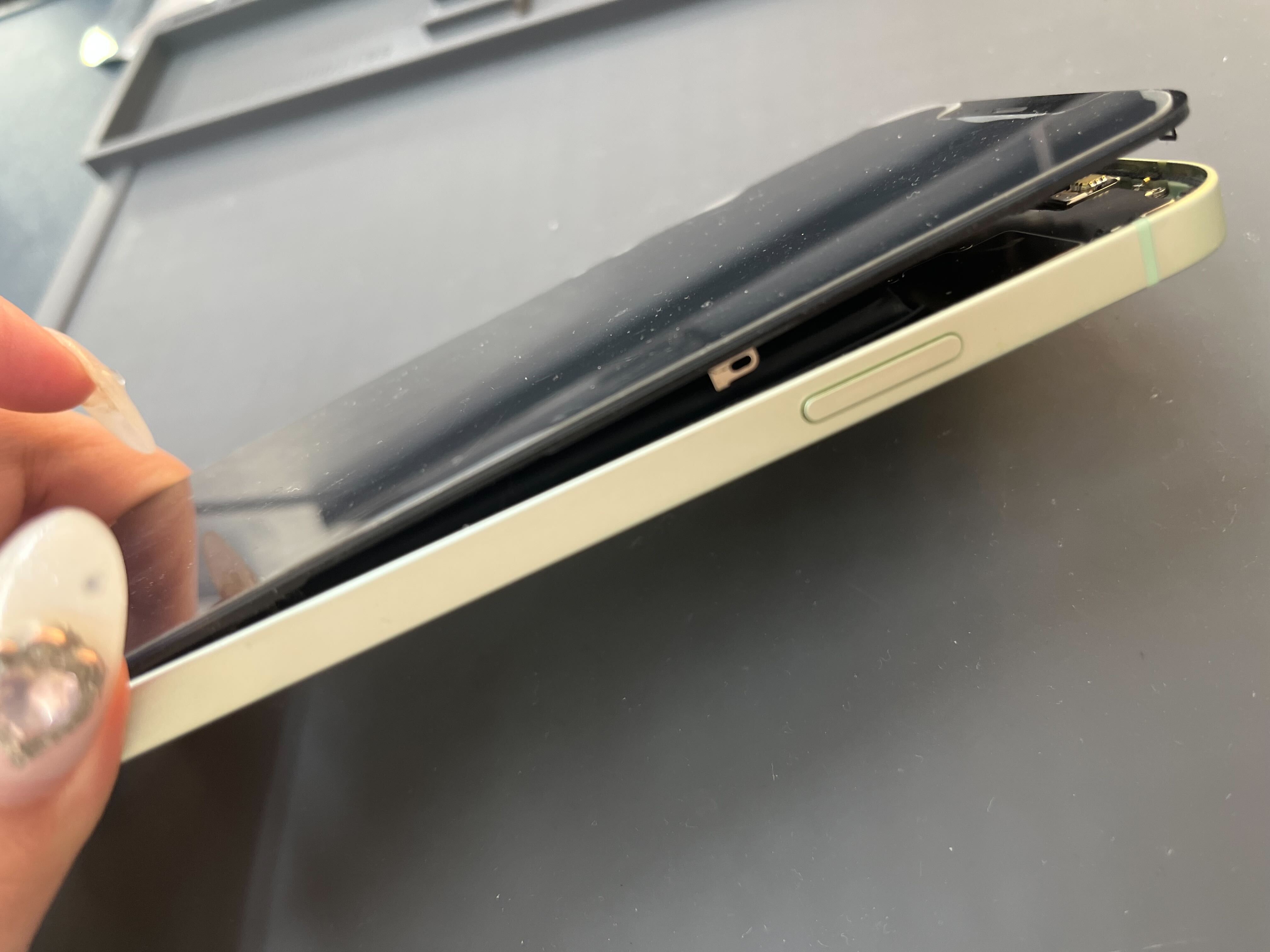 豊川市｜iPhone13 バッテリー膨張修理】放置は危険！即日バッテリー