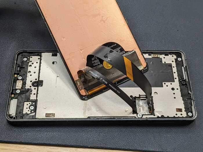 あくおす　アクオス　AQUOS　sense6　水に浸かった　水没　すいぼつ　起動しない　画面真っ暗　お風呂　水場　中に水が入った