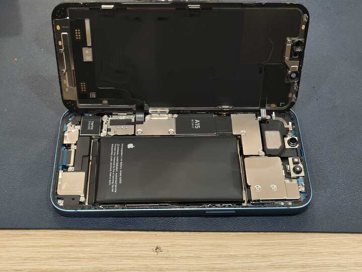 豊田市でiPhone 12のバッテリー交換】バッテリー膨張による画面浮きを