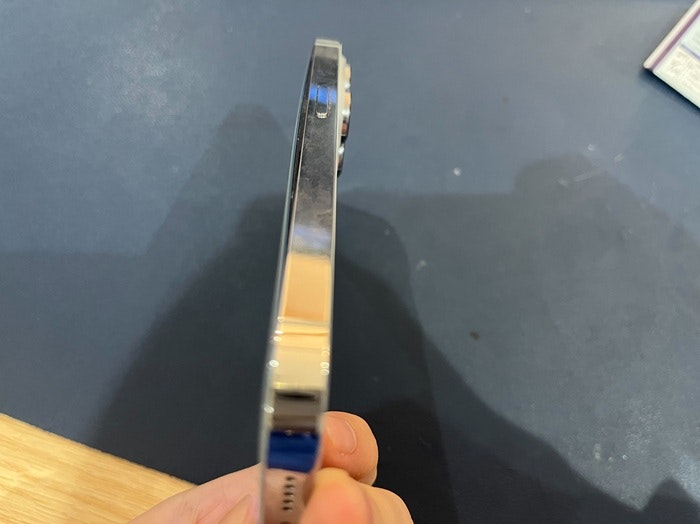 iPhone アイフォン アイフォーン スマホ スマートフォン バッテリー 電池 充電持ち 交換 取り替え メーカー修理 Apple Store 正規修理 純正 社外 保険 保証 AppleCare 故障 壊れた 壊した 修理 直す 治す 改善 自分で交換