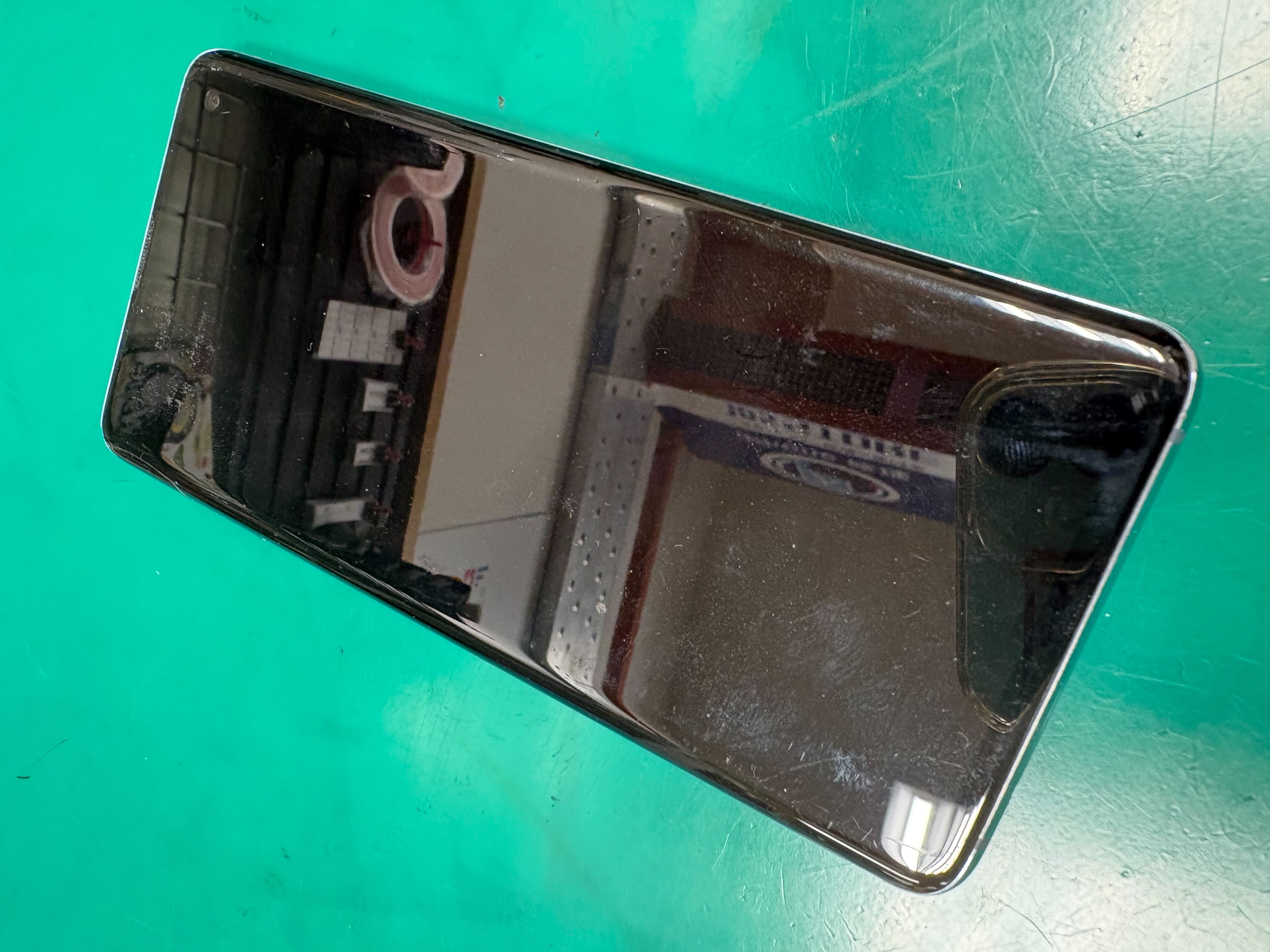 豊橋市】Galaxy S10の画面が真っ暗…音は鳴る？表示不良は画面交換で