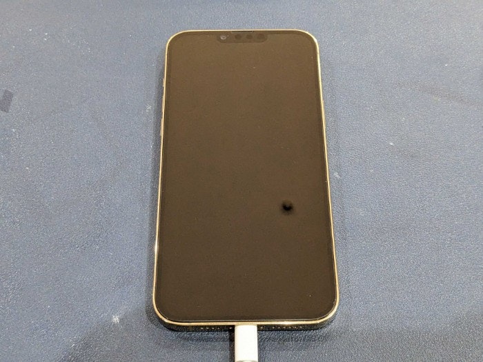 iPhone 13ProMax  画面修理 画面に線 画面映らない 画面割れ