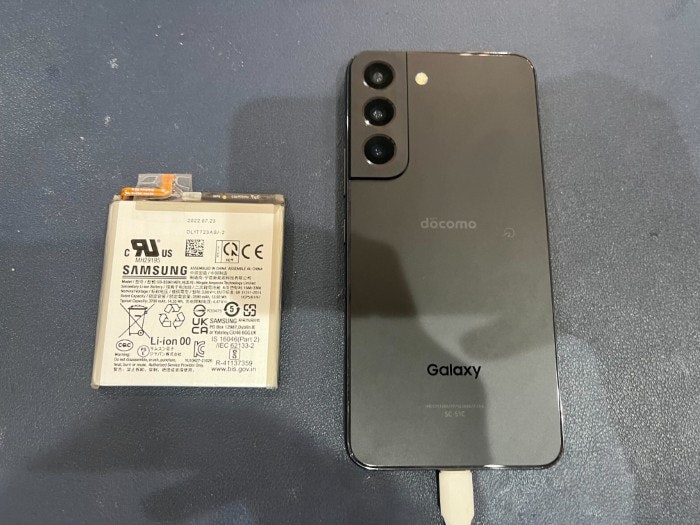 Galaxy S22 充電もたない　1日もたない　減りが早い　経年劣化　サービス表記　電源勝手に落ちる　シャットダウン　ばってりー　バッテリー　交換　修理