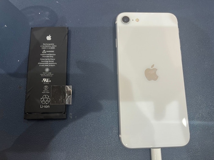 あいふぉん　アイフォン　iPhoneSE3　ばってりー　バッテリー　交換　充電たまらない　減りが早い　経年劣化　長期使用　シャットダウン　発熱