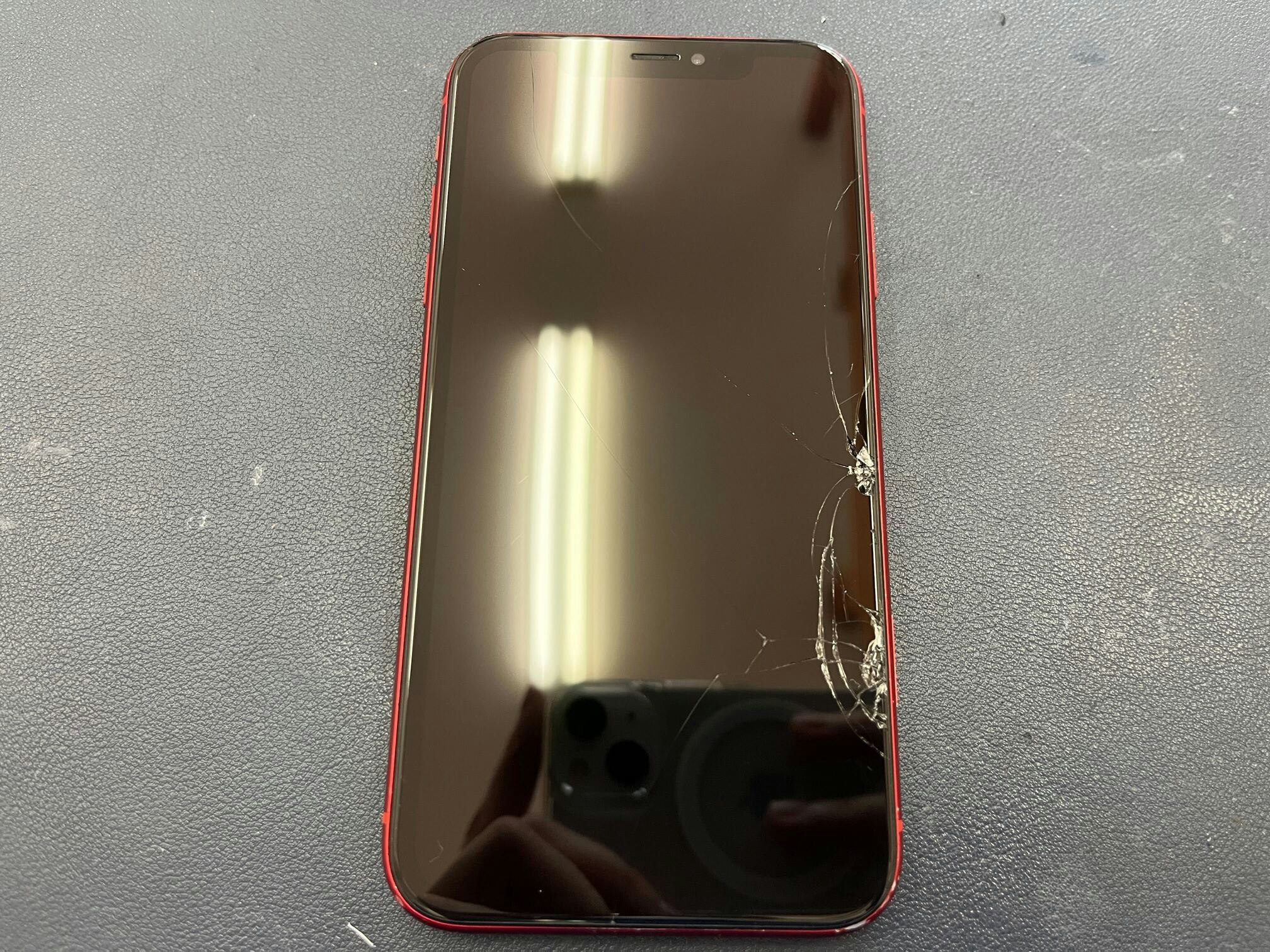 iPhone8　画面修理　画面交換　液晶修理　液晶交換　画面割れ
