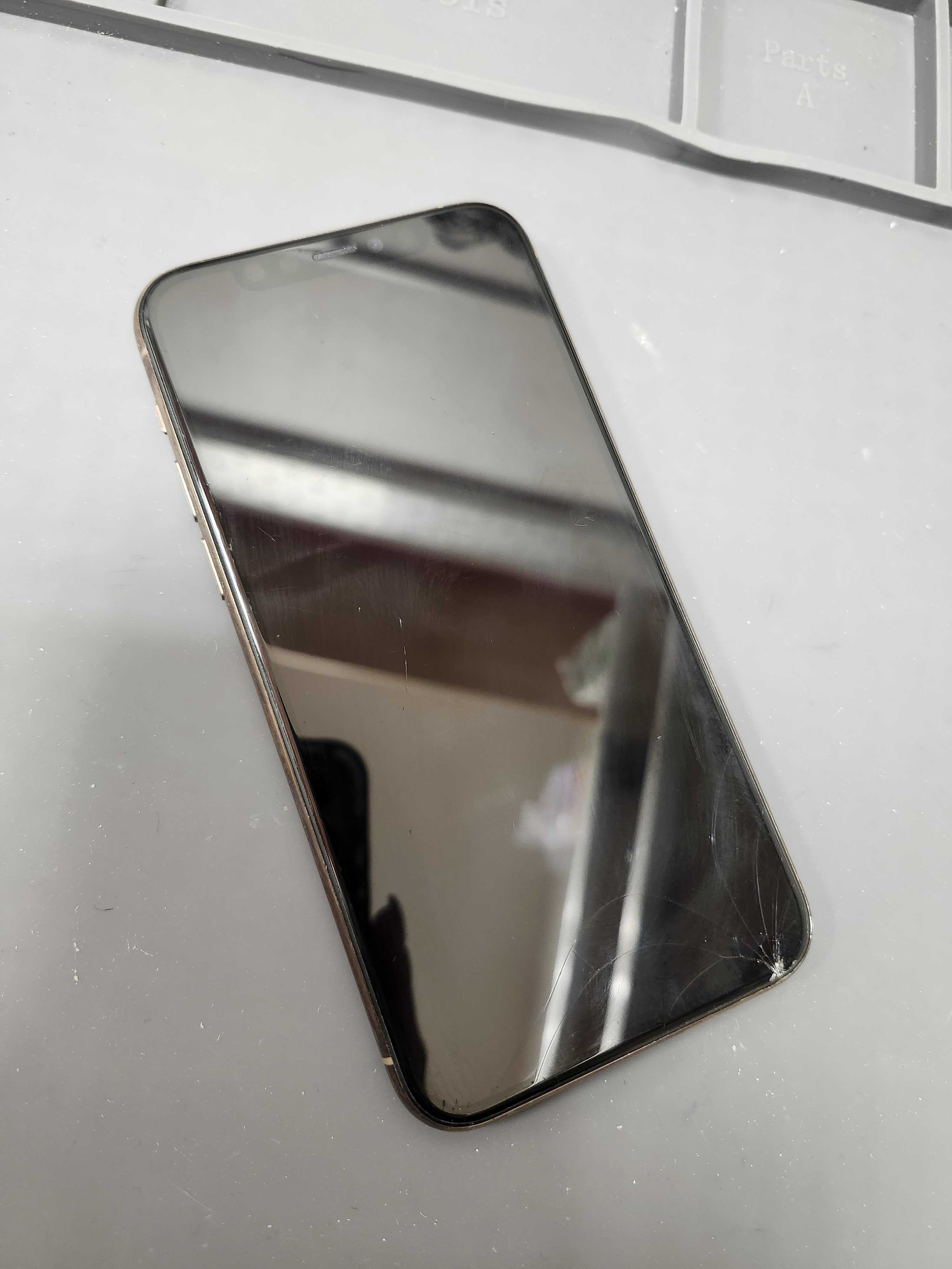 豊川市のiPhone修理】iPhone 11 Proの画面がバキバキに…データそのまま