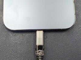 iPhone 12 pro max 充電口清掃