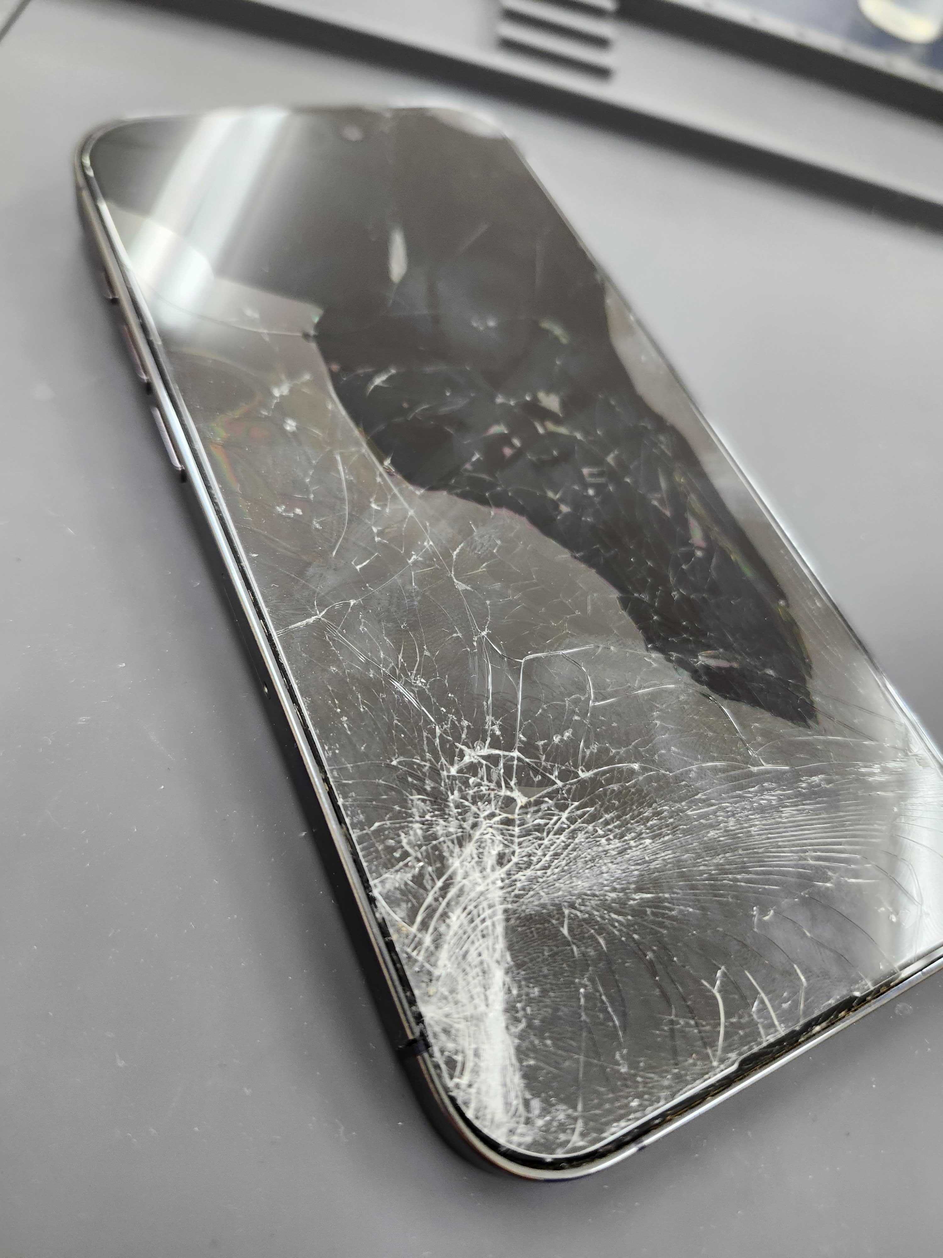 豊川市】iPhone14 Proの画面割れ修理｜当日60分・即日お渡し対応！