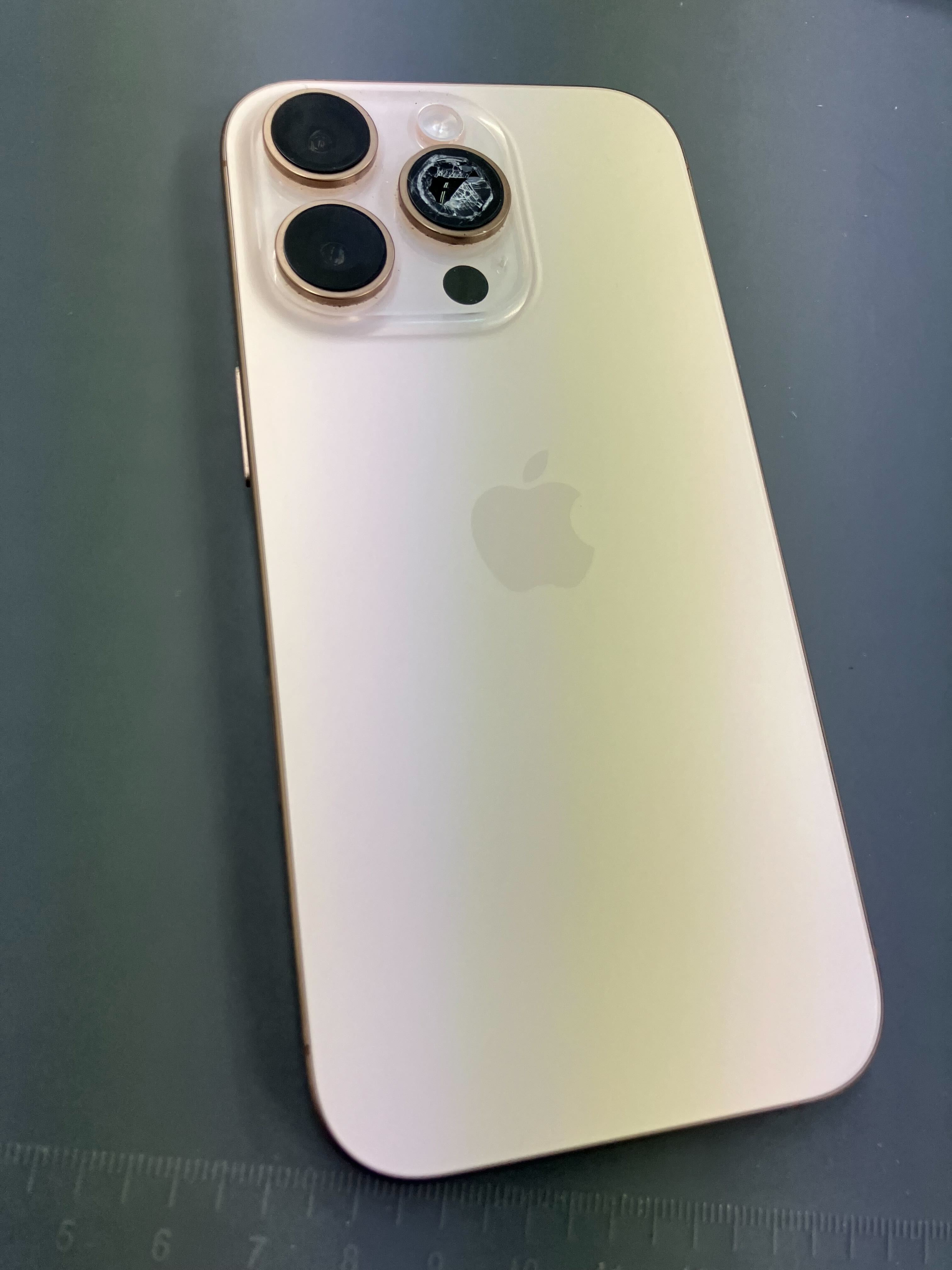 iPhone10 SIMau？64Gカメラ割れあり色々割れあり カメラが割れた？撮影画面に割れた跡の様な模様が発生していました( ﾟД