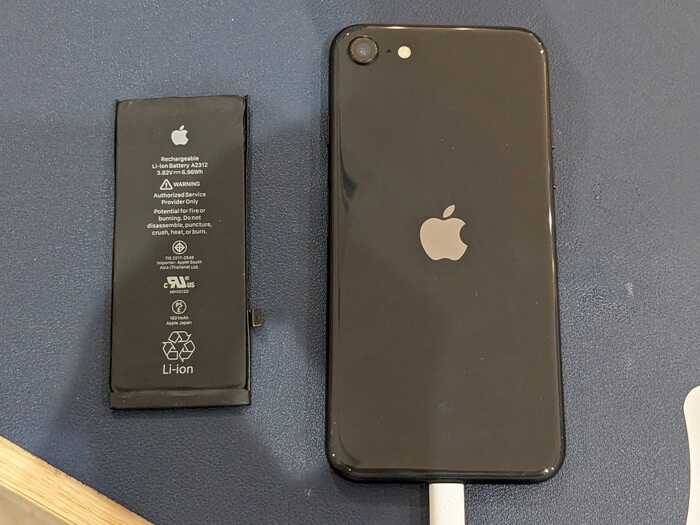あいふぉん　アイフォン　iPhone SE2　充電減りが早い　もちがわるい　サービス表記　充電たまらない　経年劣化　ばってりー　バッテリー　交換　修理