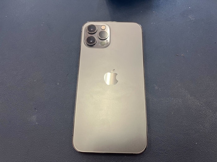 あいふぉん アイフォン iPhone 充電もたない 1日もたない 減りが早い 経年劣化 サービス表記 電源勝手に落ちる シャットダウン ばってりー バッテリー 交換 修理