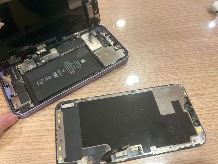iPhone12　画面真っ青　液晶不良　画面交換　豊川　豊橋　新城　蒲郡　湖西　浜松