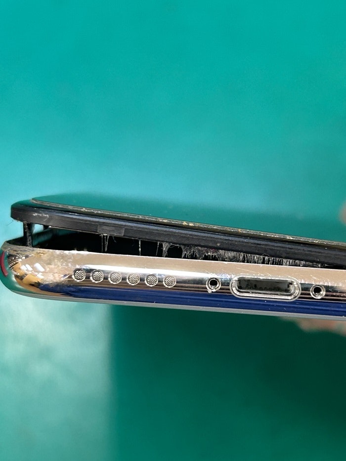 iPhoneX 画面が浮いてきた バッテリー交換 春日井市・高蔵寺・瀬戸市・尾張旭市・多治見市・長久手市・守山区・名古屋