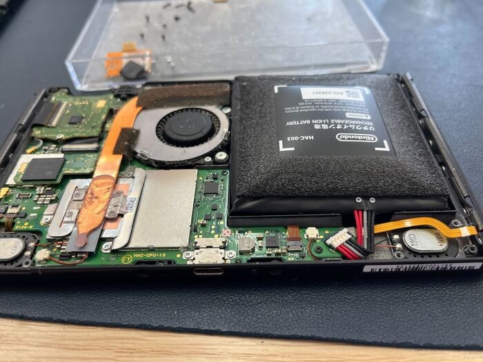 Switch スイッチ 本体 バッテリー 電池 膨張 膨らんでる 危ない 充電しないほうがいい 故障 壊れた 修理 直す 治す