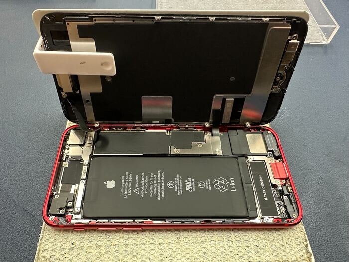 あいふぉん　アイフォン　iPhone　SE2　充電の減りが早い　電源落ちる　経年劣化　充電たまらない　ばってりー　バッテリー　修理　交換　サービス表記