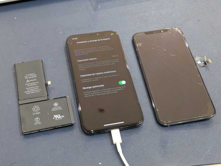 豊田市】iPhoneXの画面交換・バッテリー交換を行いました！画面の白い