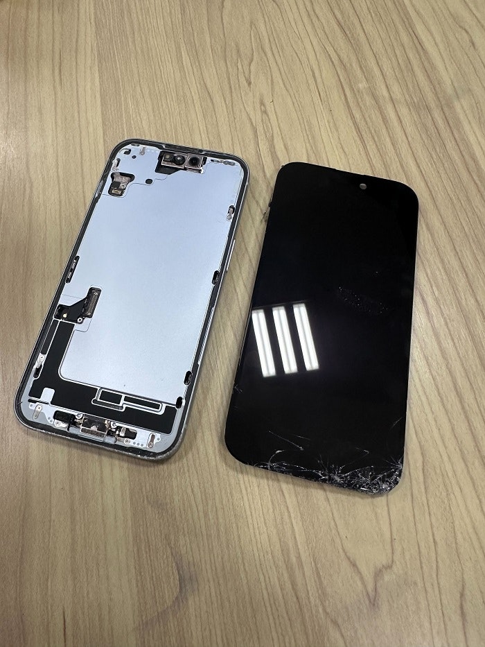 iPhone 15 画面割れ修理