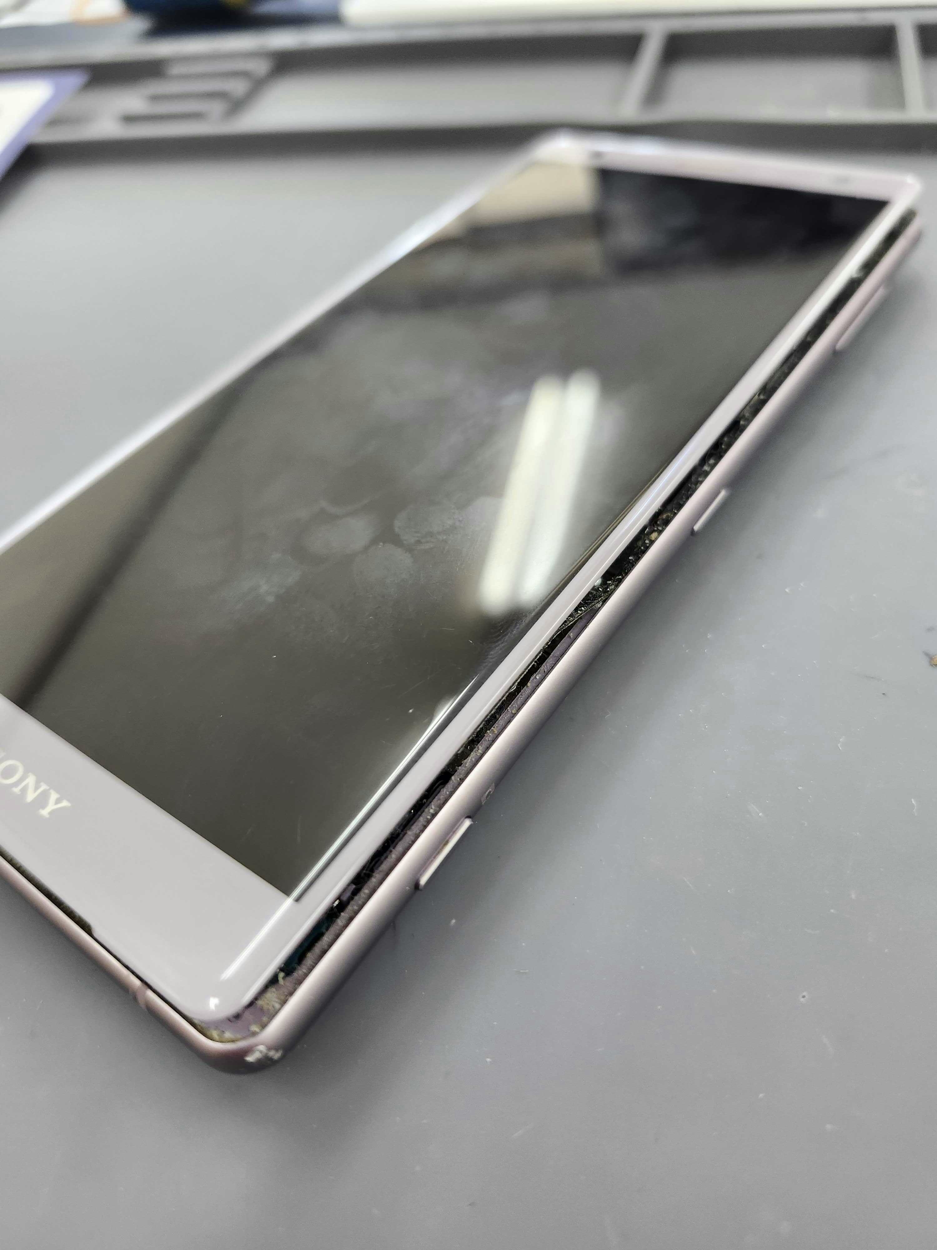 XperiaXZ2　Xperia　Android　スマホ修理　バッテリー交換　バッテリー膨張　豊川　豊橋　新城　蒲郡　湖西　浜松