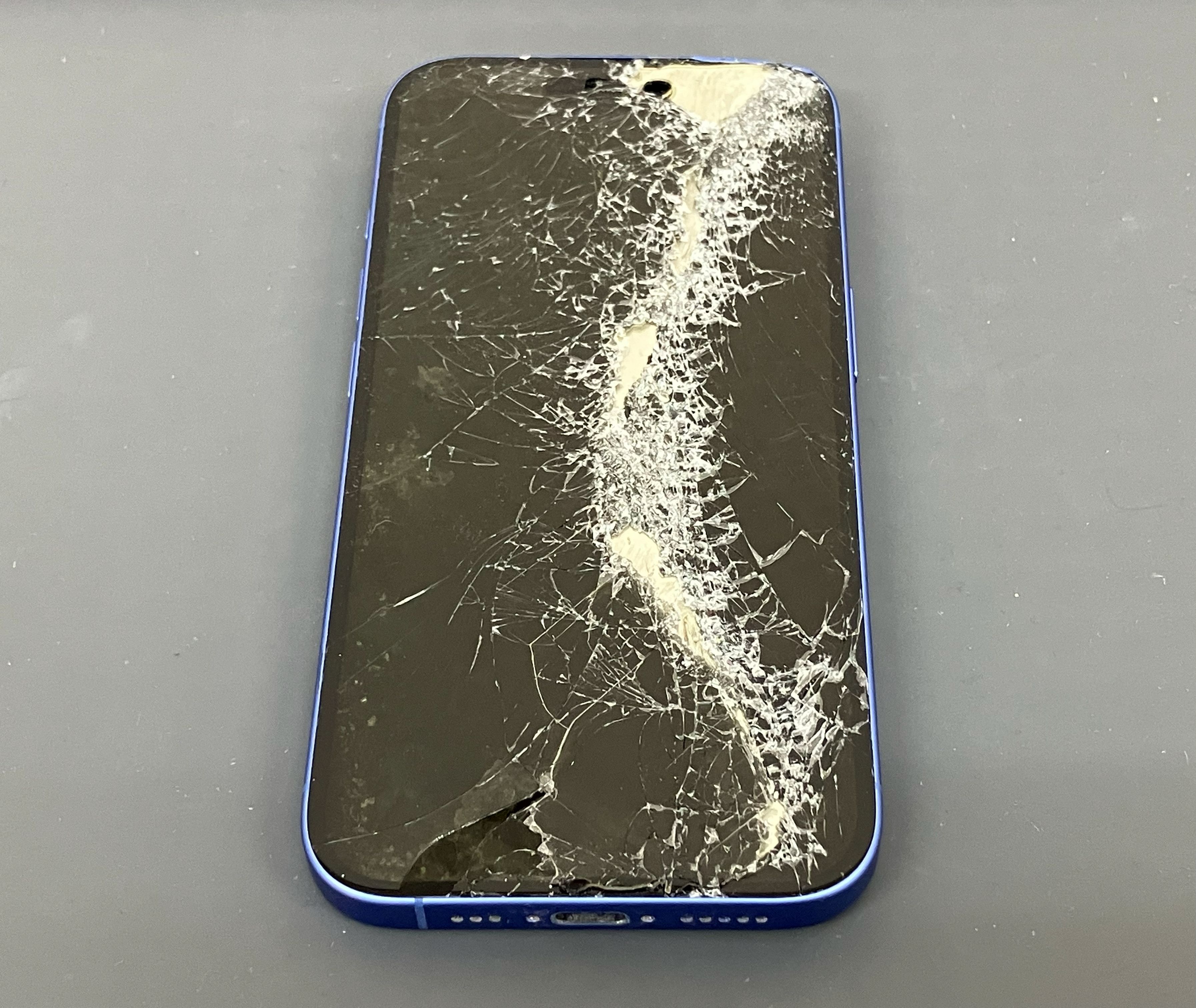 豊川市でiPhone16の画面交換修理】操作できなくなったiPhoneも即日対応