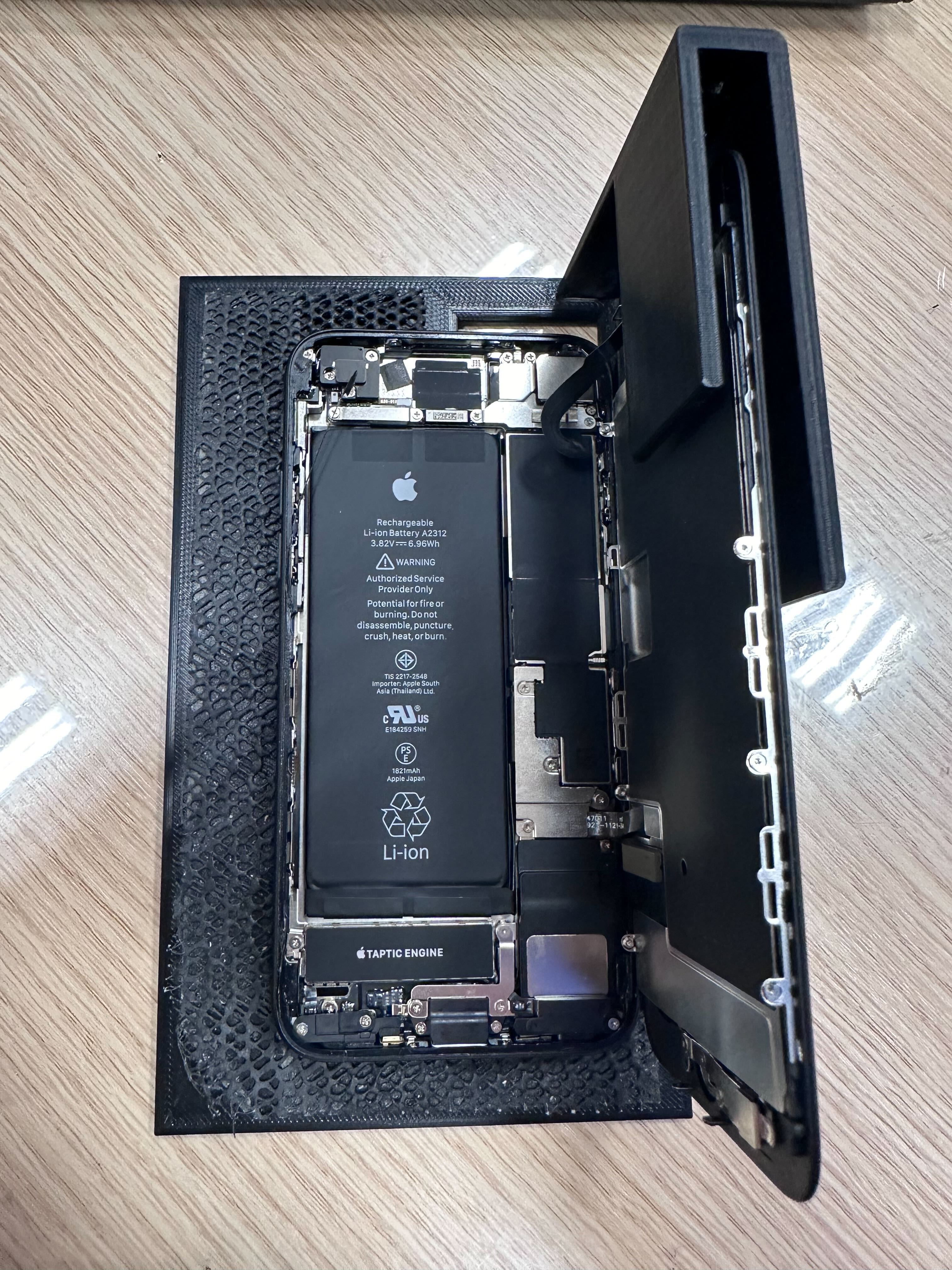 iPhoneSE2の画面割れ修理】画面がバキバキでも即日修理可能！豊川市で