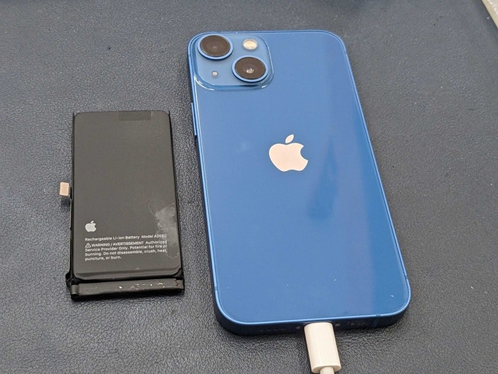 あいふぉん　アイフォン　iPhone13mini 充電もたない　1日もたない　減りが早い　経年劣化　サービス表記　電源勝手に落ちる　シャットダウン　ばってりー　バッテリー　交換　修理