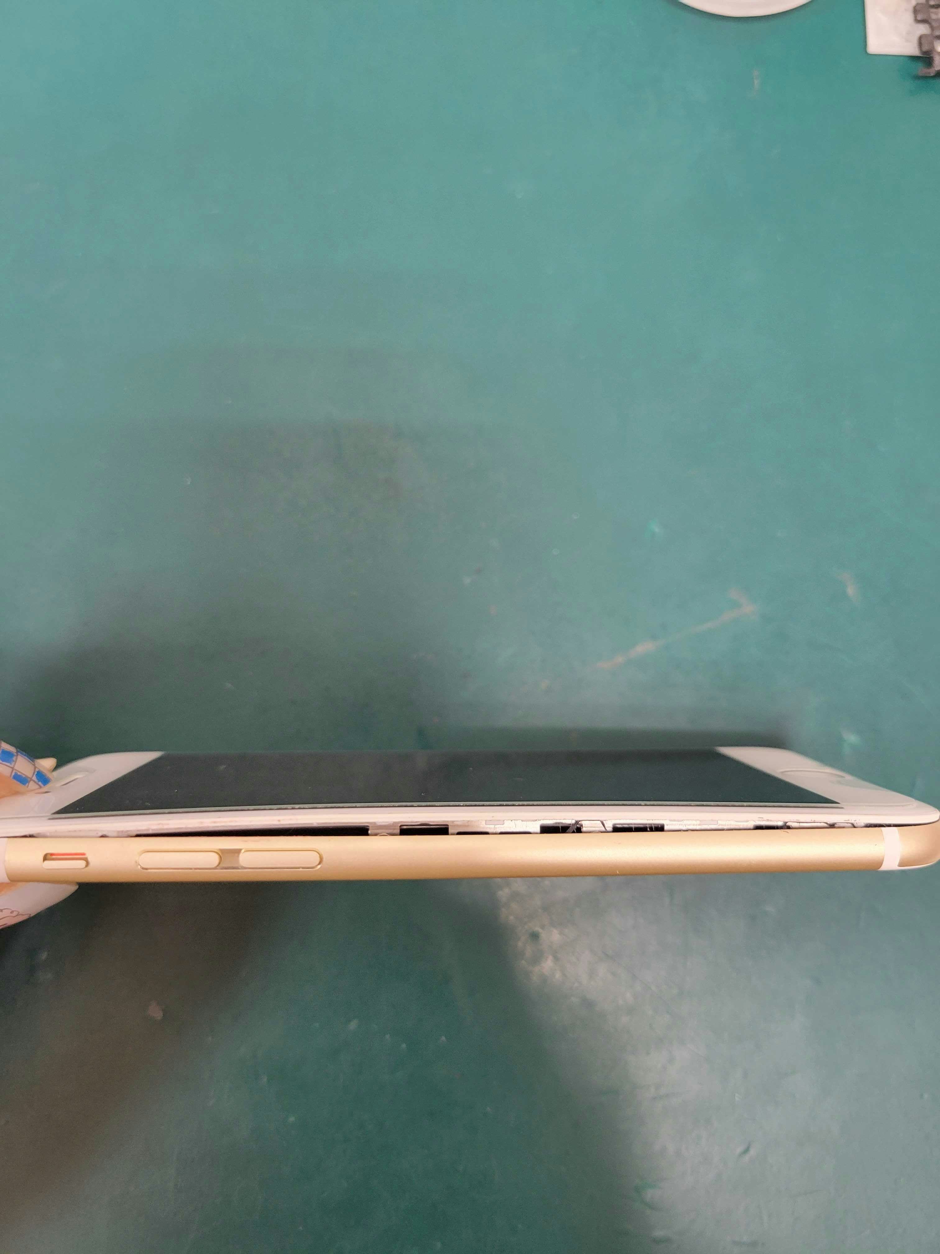 iPhone6s　iPhone　iPhone修理　スマホ　スマホ修理　即日　バッテリー膨張　バッテリー交換　豊川　豊橋　新城　田原