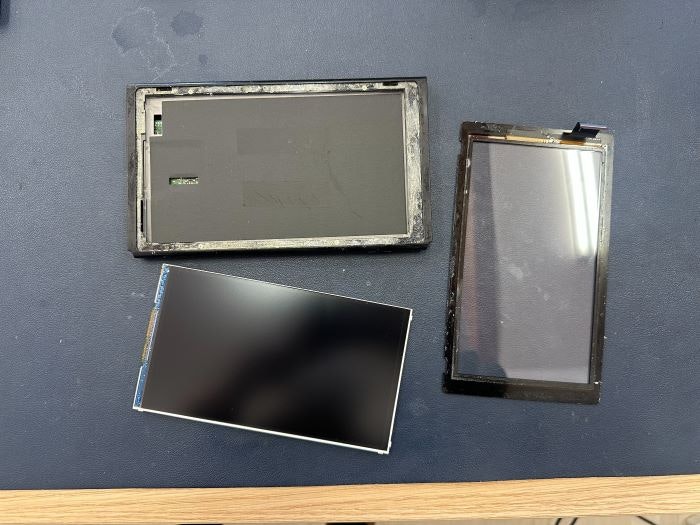 スウィッチ　すうぃっち　Switch 液晶　表示不良　落下　急になった　線　液晶交換　修理