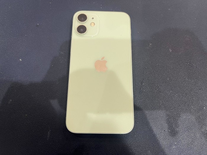 あいふぉん アイフォン iPhone 12mini バッテリー 膨張 充電減りはやい サービス表記 電源落ちる 充電たまらない 交換