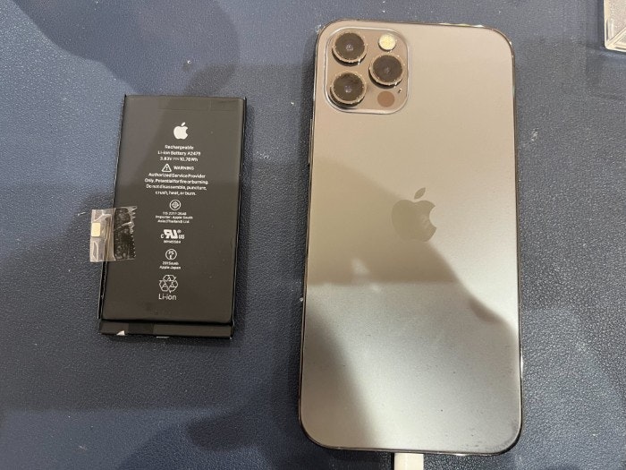 あいふぉん　アイフォン　iPhone12Pro  充電もたない　1日もたない　減りが早い　経年劣化　サービス表記　電源勝手に落ちる　シャットダウン　ばってりー　バッテリー　交換　修理