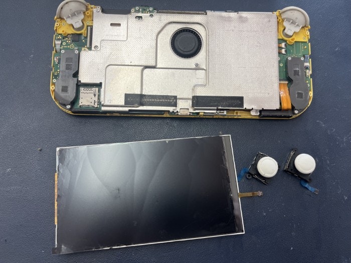 Switch 液晶もれ タッチ効かない 画面真っ暗 修理 画面交換