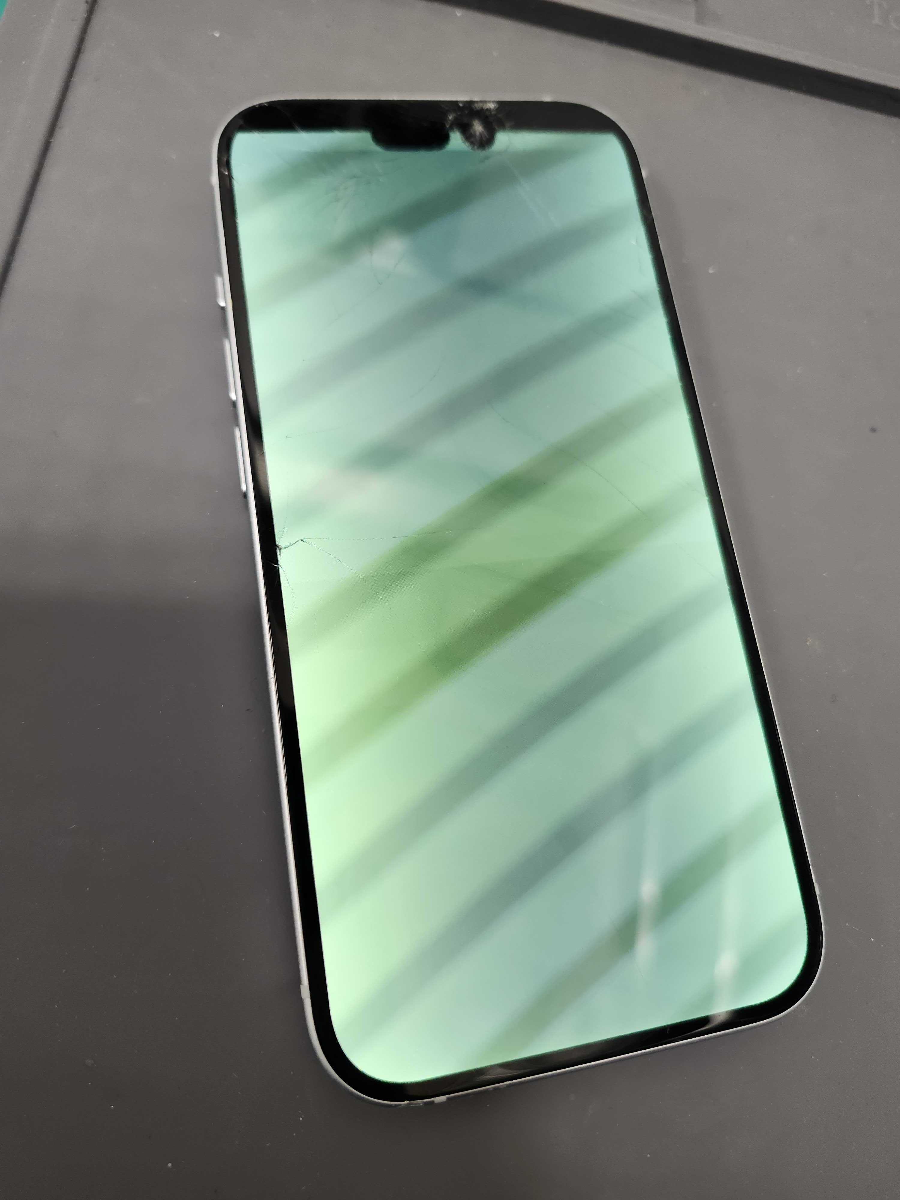 豊川店】iPhone 15 画面割れ・液晶不良を即日復旧！データそのまま60分