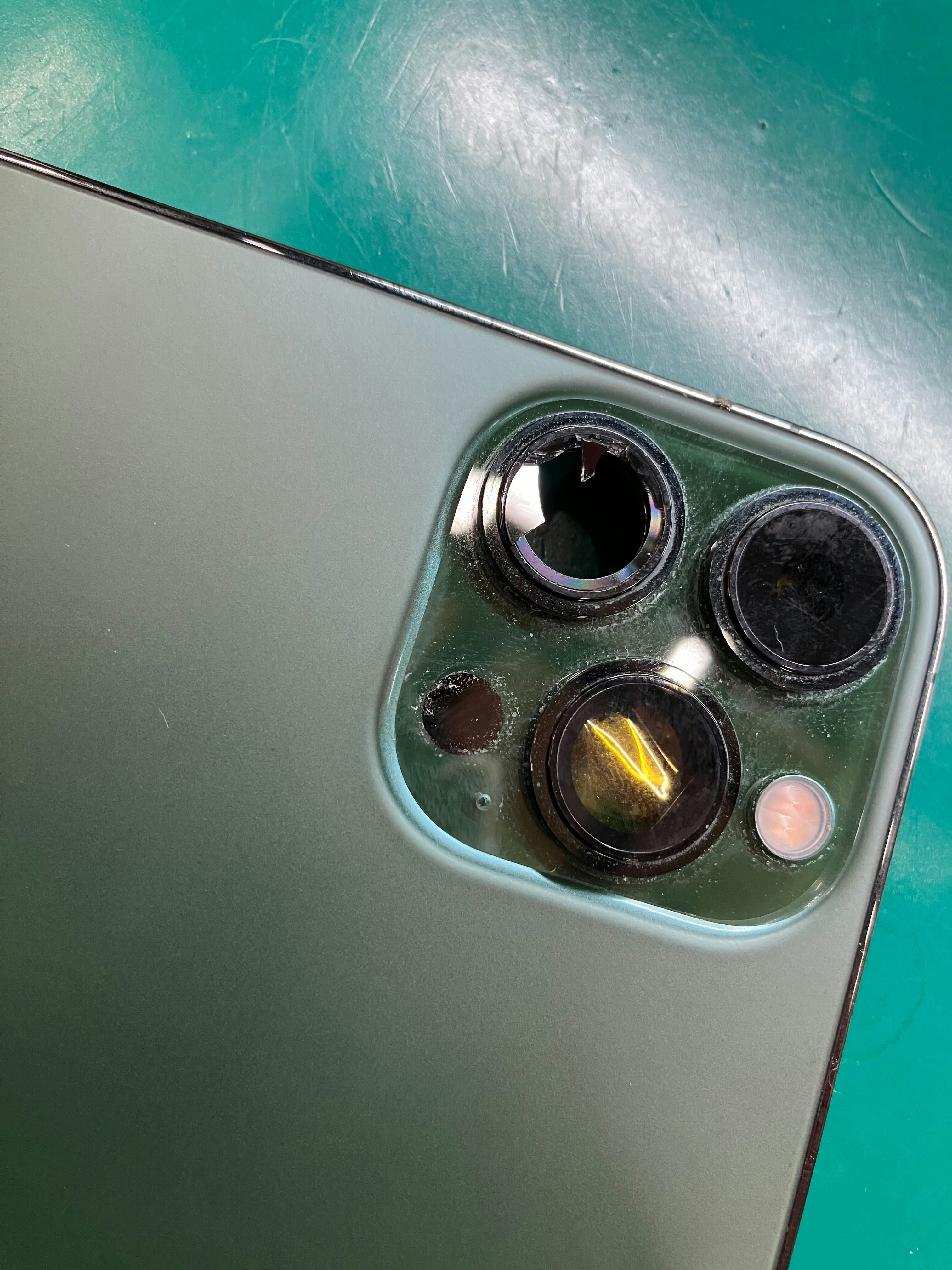 iPhone 13 Pro Max カメラレンズ割れ 修理