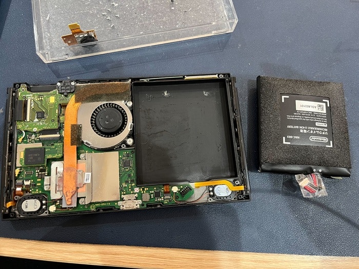 Nintendo 任天堂 ニンテンドー Switch スイッチ 勝手 故障 壊れた 修理 治す 直す 直し方 治し方