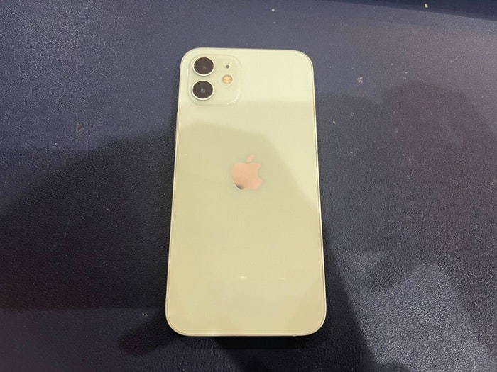 あいふぉん　アイフォン　iPhone　充電もたない　1日もたない　減りが早い　経年劣化　サービス表記　電源勝手に落ちる　シャットダウン　ばってりー　バッテリー　交換　修理