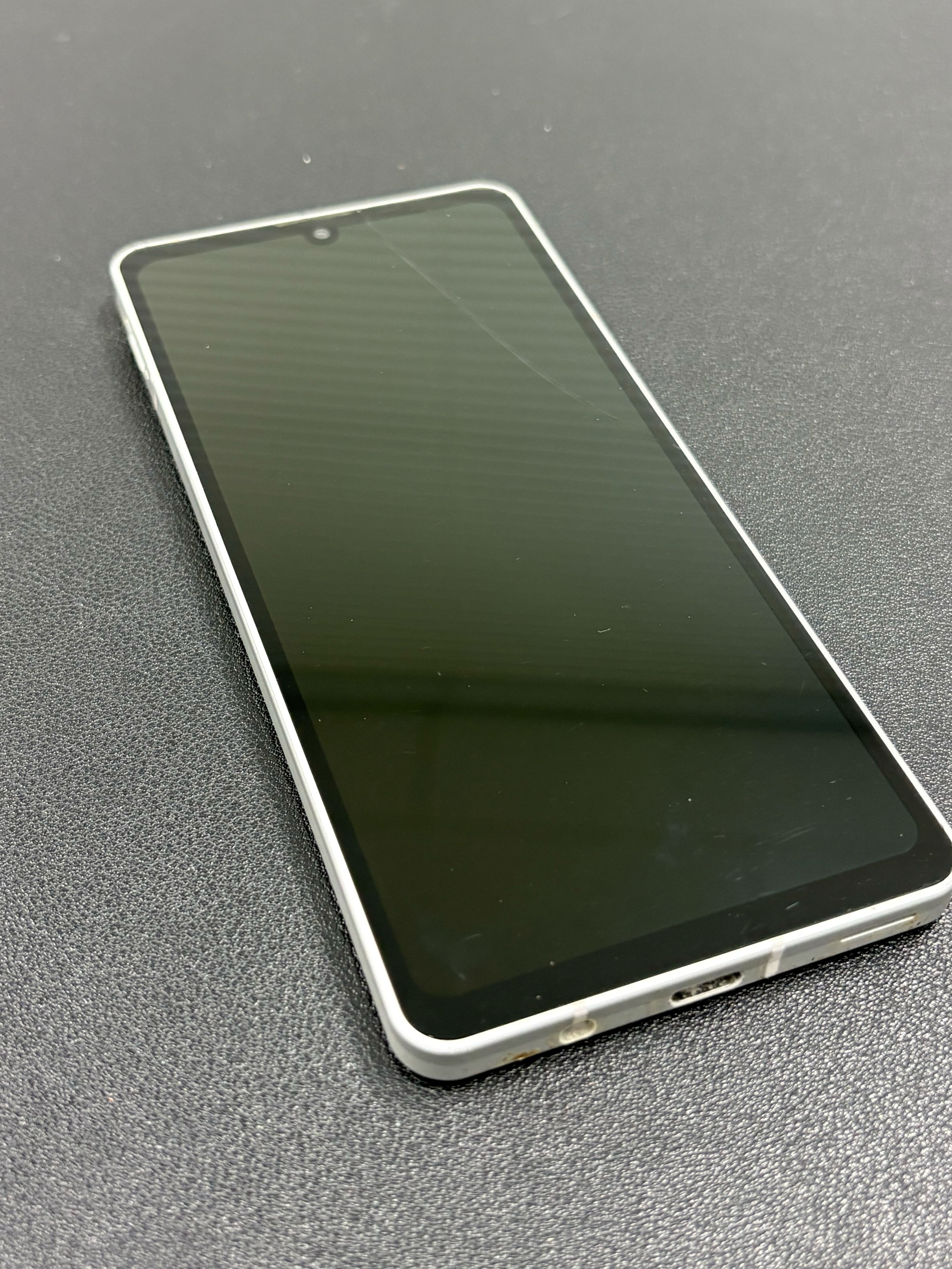 一宮市でAQUOS修理】AQUOS sense6の画面が真っ暗！？映らない症状を