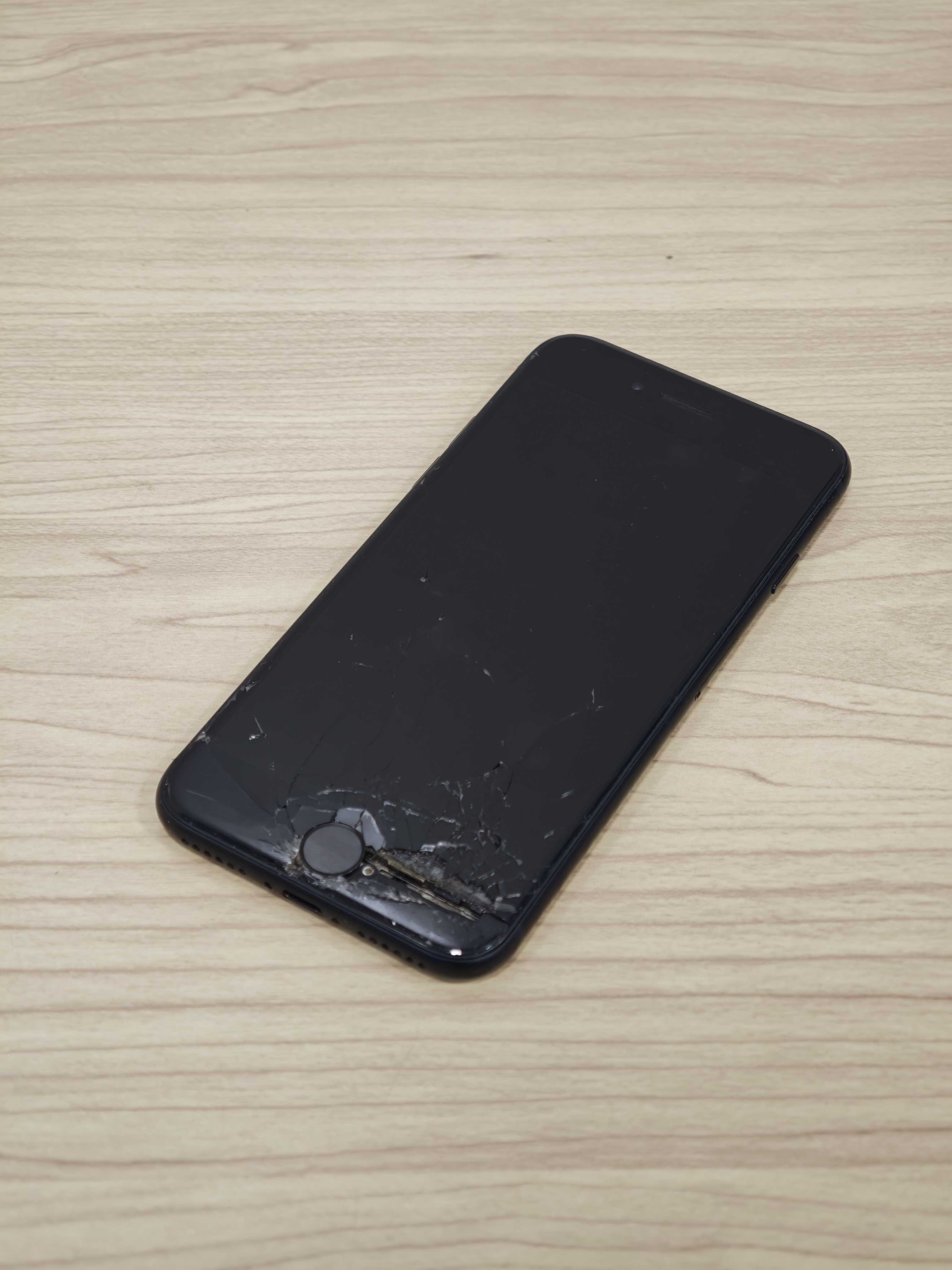 一宮 iPhone SE（第3世代）の画面交換修理