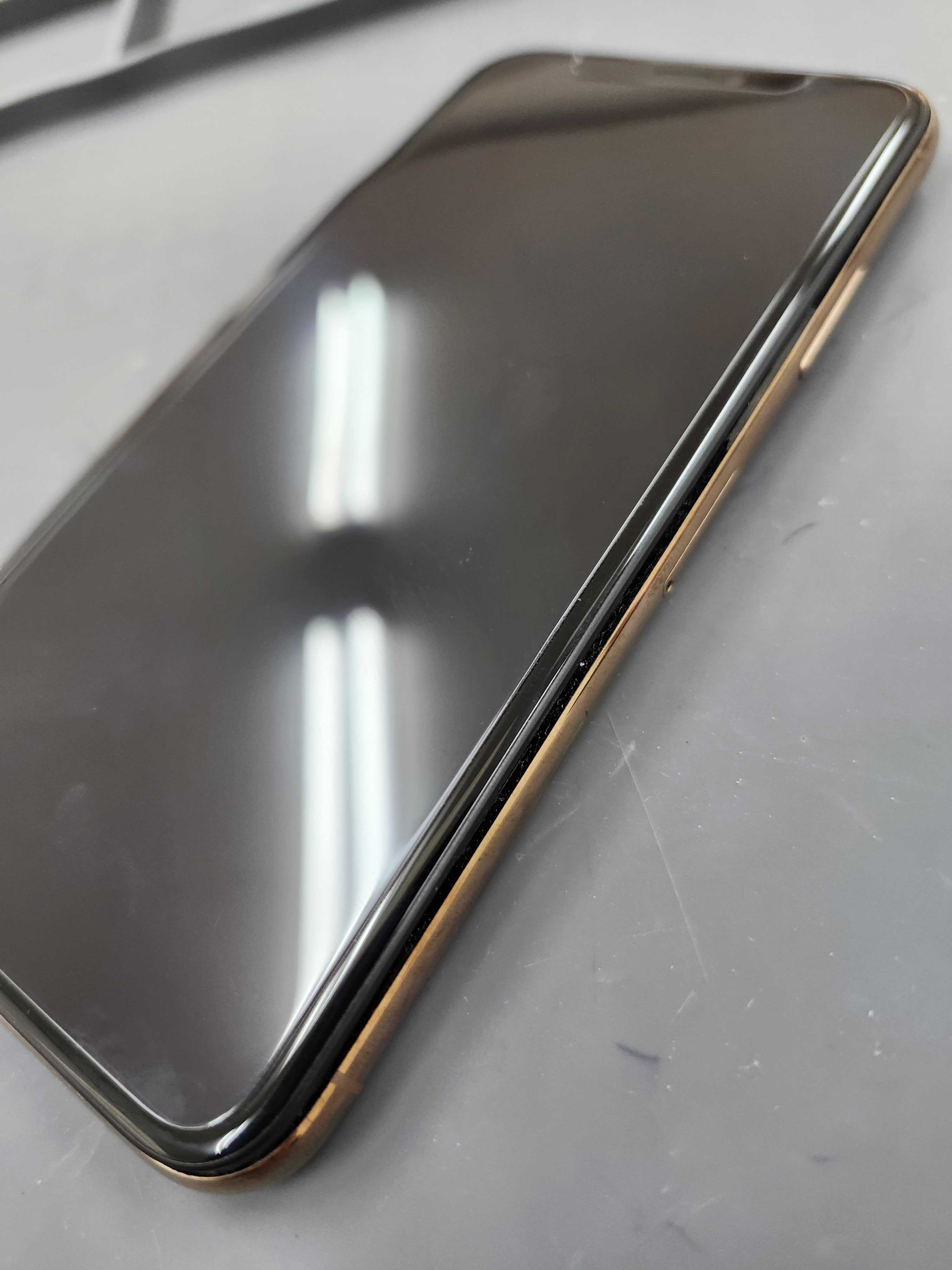 豊川市 iPhoneXS バッテリー膨張】画面が浮いてきた…危険な症状を即日