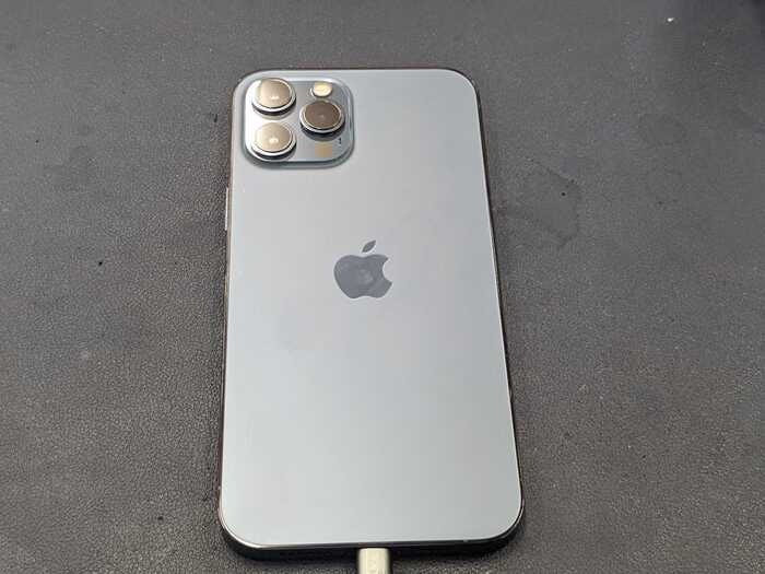 あいふぉん　iPhone　アイフォン　12 pro Max　充電安定しない　充電されない　充電口　修理　清掃