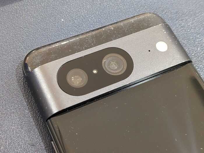 ぴくせる　ピクセル　Pixel 8　落下　割れ　白い影　破片　カメラレンズ　れんず　交換