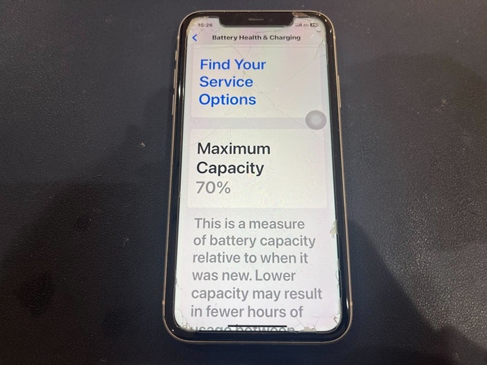 あいふぉん　アイフォン　iPhone　11　充電もたない　1日もたない　減りが早い　経年劣化　サービス表記　電源勝手に落ちる　シャットダウン　ばってりー　バッテリー　交換　修理