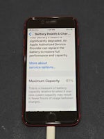 【豊川市でiPhone 8のバッテリー交換】最大容量61％！電池の減りが早い症状を即日修理しました