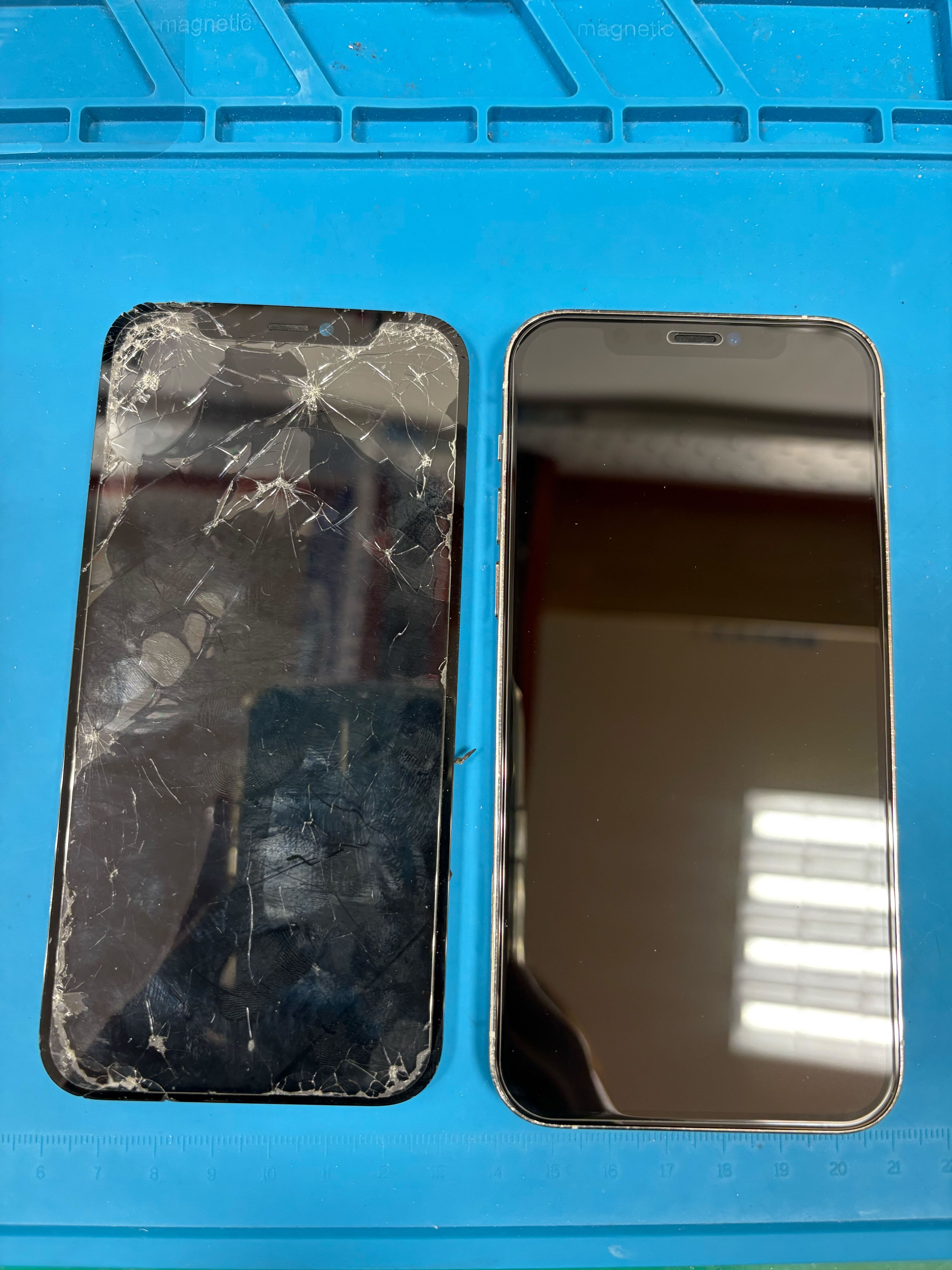J*u様 iPhone 12 シルバー 本体 画面割れあり iPhone 12 | 画面割れの画面交換 | 最短30分～ | 【スマホ修理王