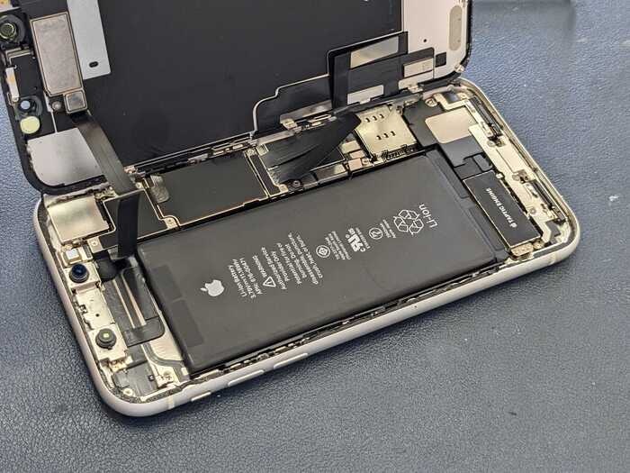 アイフォン　あいふぉん　iPhone　SE2 　落とした　落下　画面割れた　割れ　ヒビ　液晶　画面修理　交換