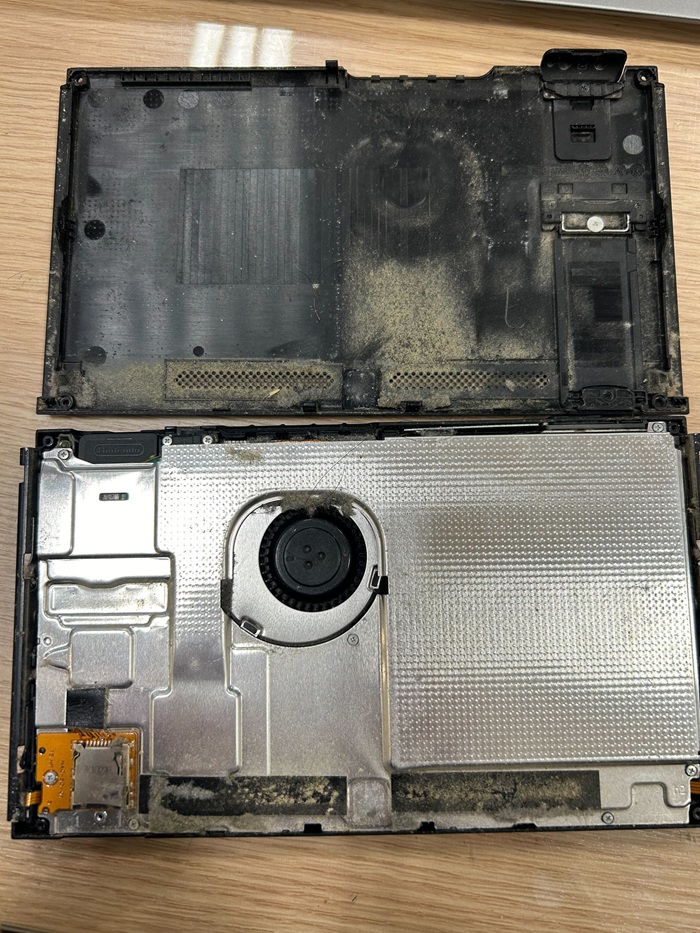 一宮市 Nintendo Switch 本体熱くなる 清掃修理