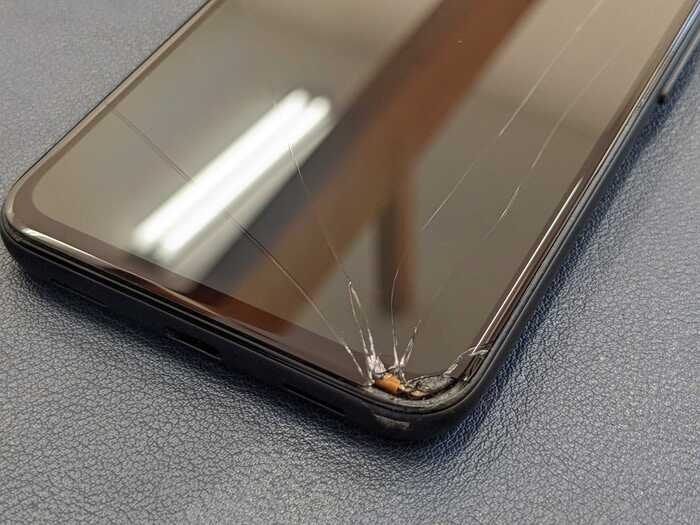 ぴくせる　ピクセル　Pixel 4a 4G 表示不良　液晶もれ　落下　ひびわれ　ゴーストタッチ　勝手に動く　画面真っ暗　修理