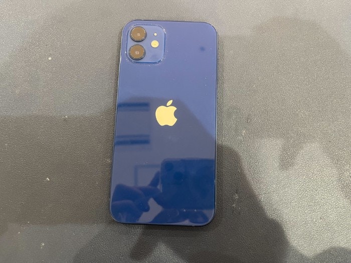 あいふぉん　アイフォン　iPhone12 充電もたない　1日もたない　減りが早い　経年劣化　サービス表記　電源勝手に落ちる　シャットダウン　ばってりー　バッテリー　交換　修理