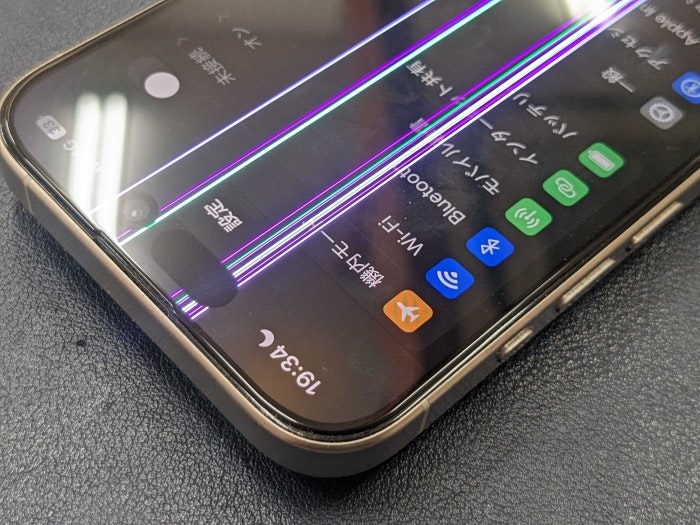あいふぉん　iPhone 15 pro 画面　表示不良　ヒビ割れ　交換　修理