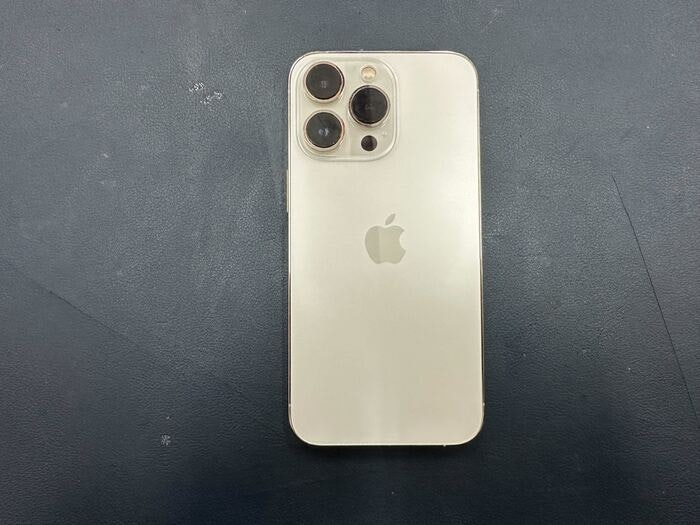 あいふぉん　アイフォン　iPhone　13 pro　充電もたない　1日もたない　減りが早い　経年劣化　サービス表記　電源勝手に落ちる　シャットダウン　ばってりー　バッテリー　交換　修理